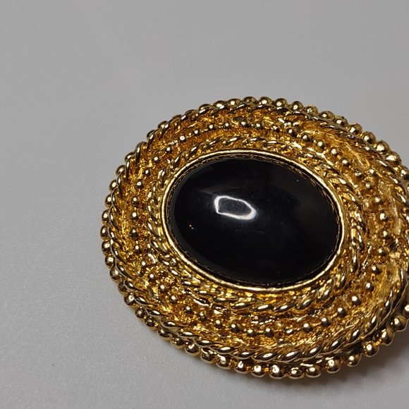 Gold Tone And Black Oval Brooch - Picture 3 of 16